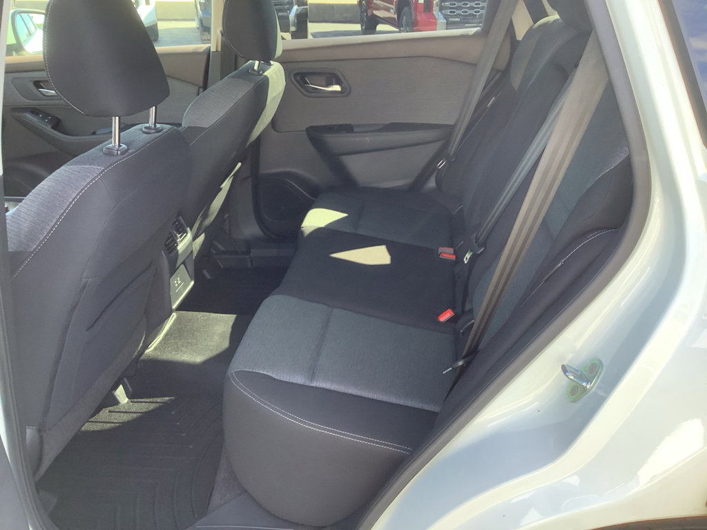 Used 2022 Nissan Rogue SV image 10