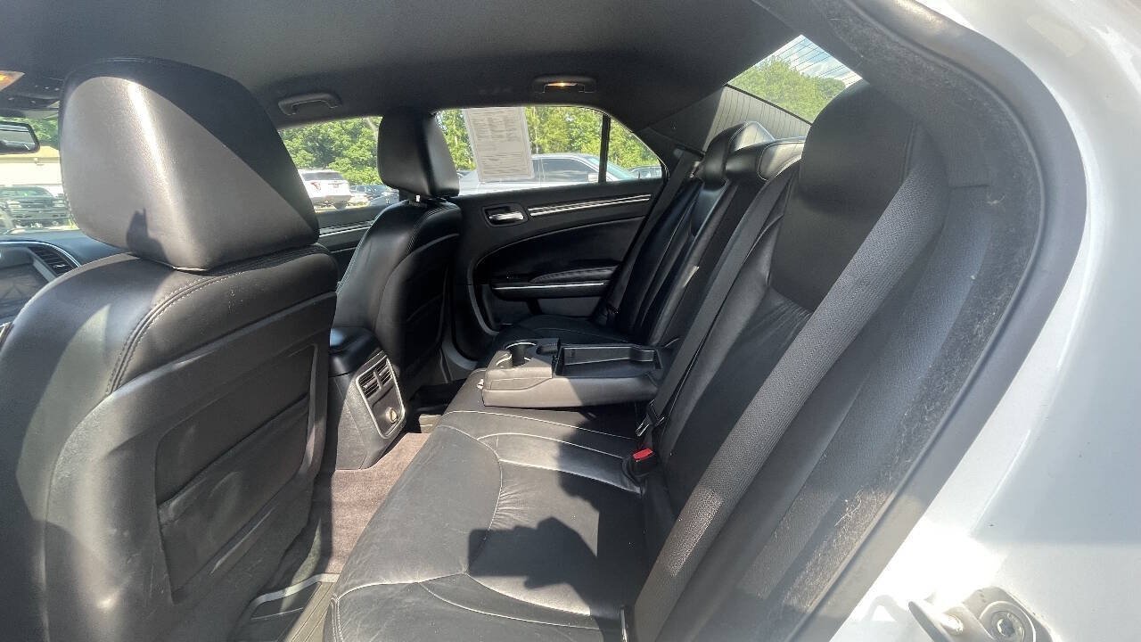 Used 2011 Chrysler 300 Limited RWD image 22
