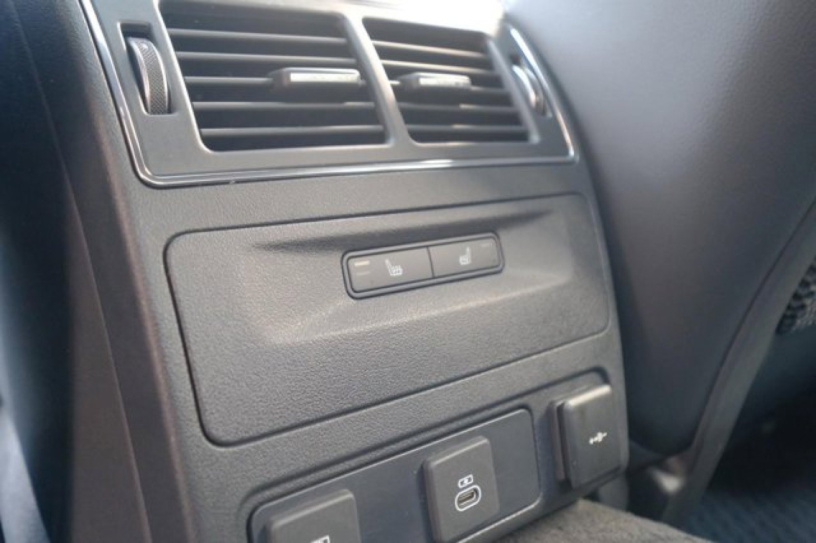 New 2024 Jaguar XF R-Dynamic SE image 20