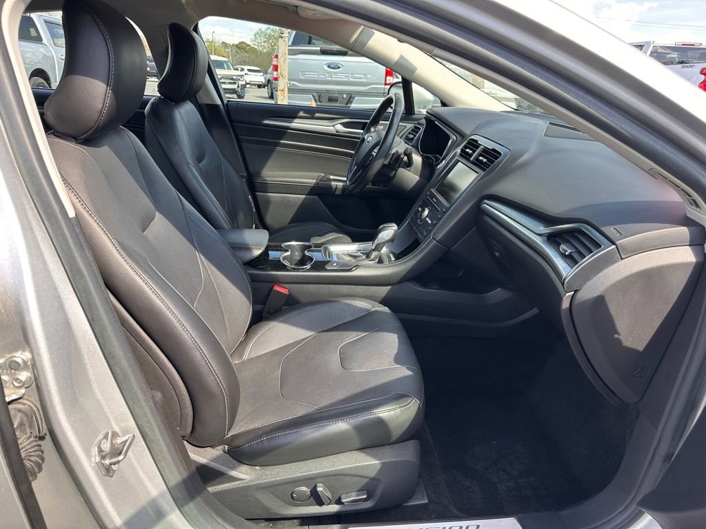 Used 2016 Ford Fusion Titanium image 16
