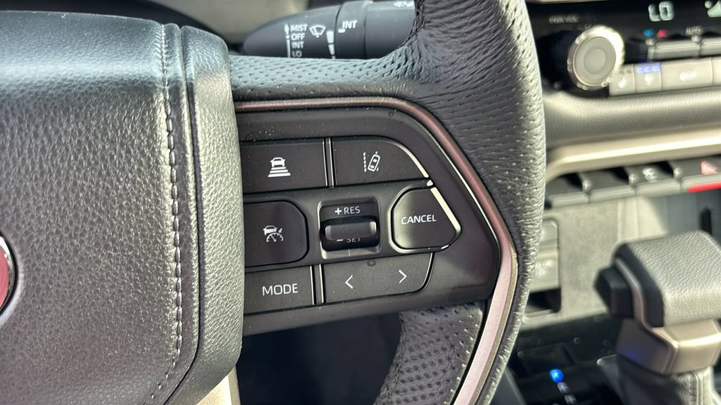 Used 2025 Toyota Tundra Limited AWD/4WD image 17