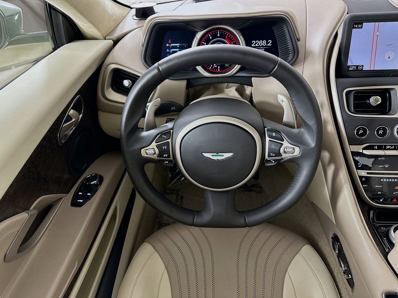 Used 2017 Aston Martin DB11 V12 RWD image 29