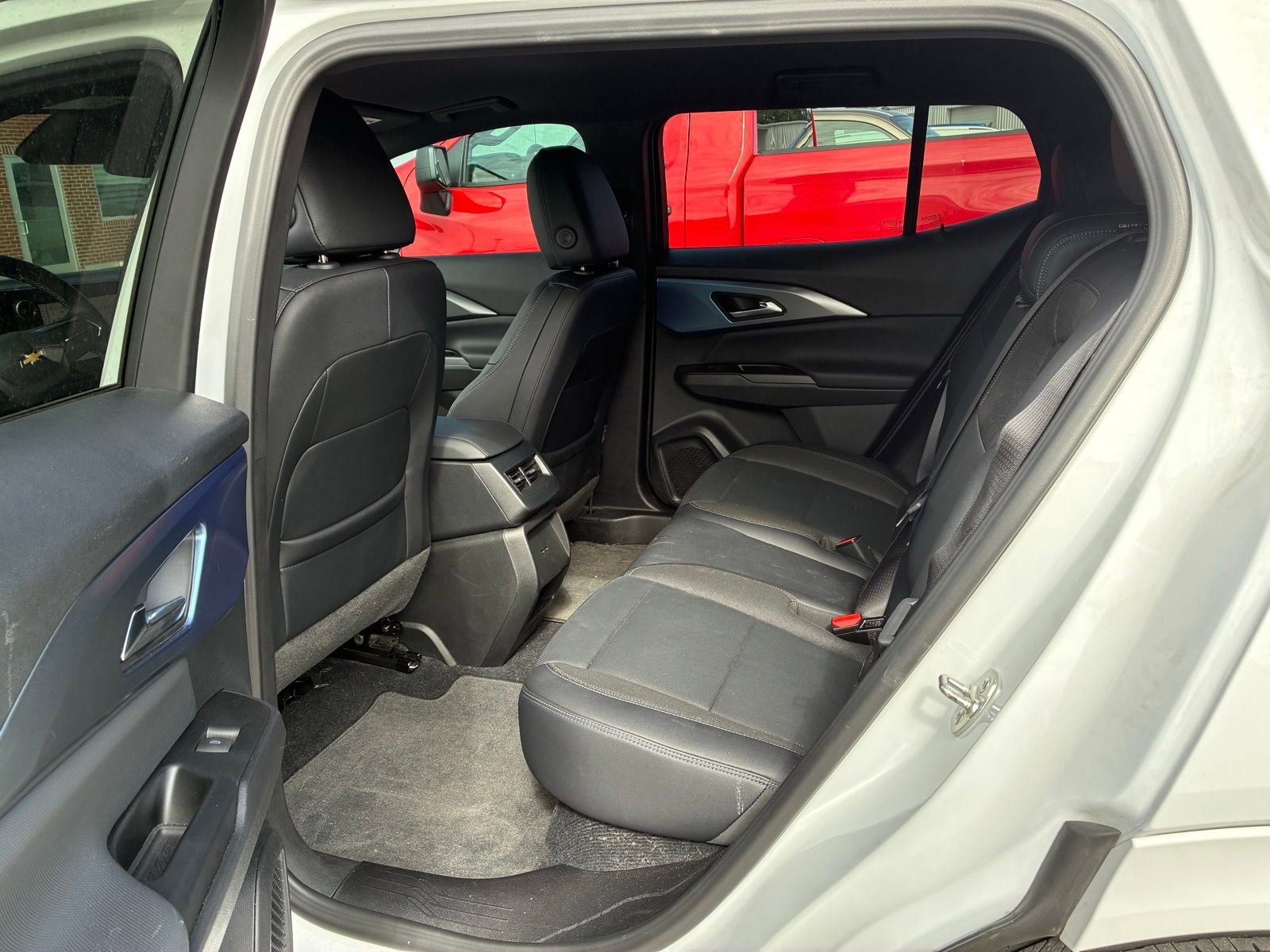 Used 2024 Chevrolet Equinox EV LT FWD image 3