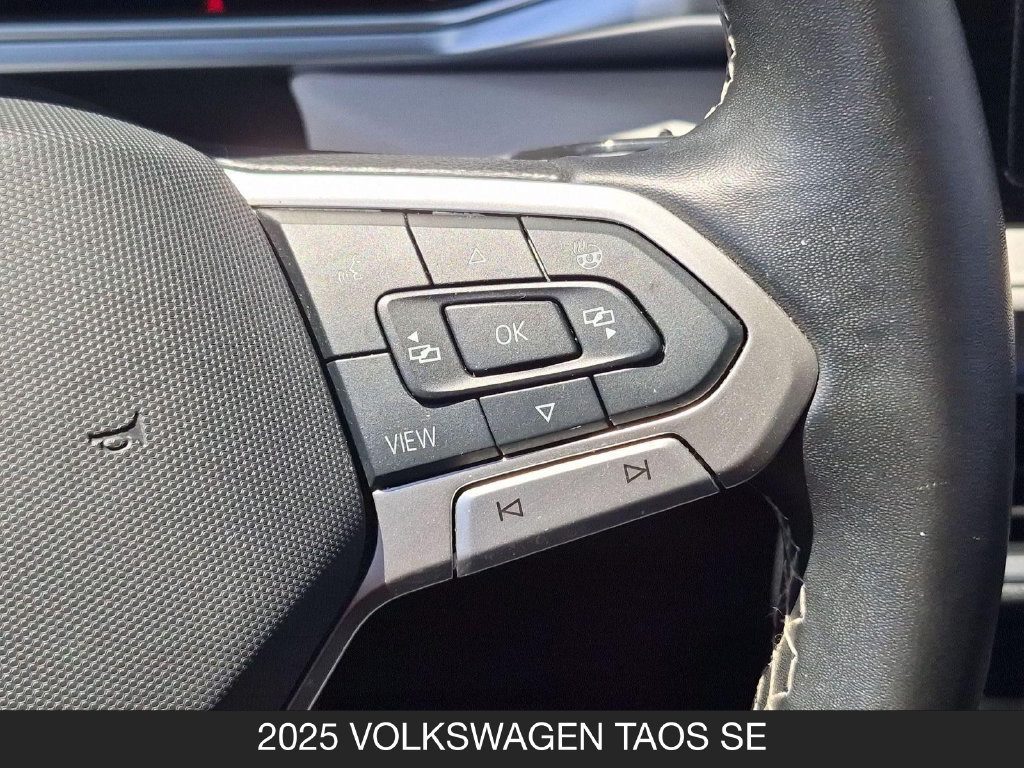 Used 2025 Volkswagen Taos SE FWD image 18