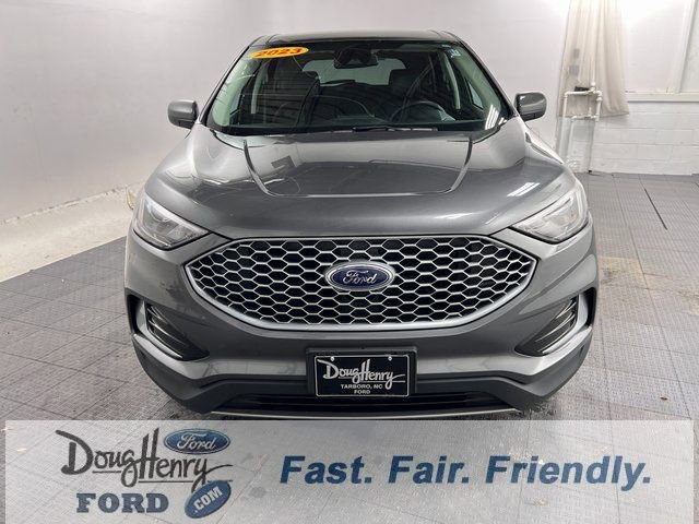 Used 2023 Ford Edge SEL image 2