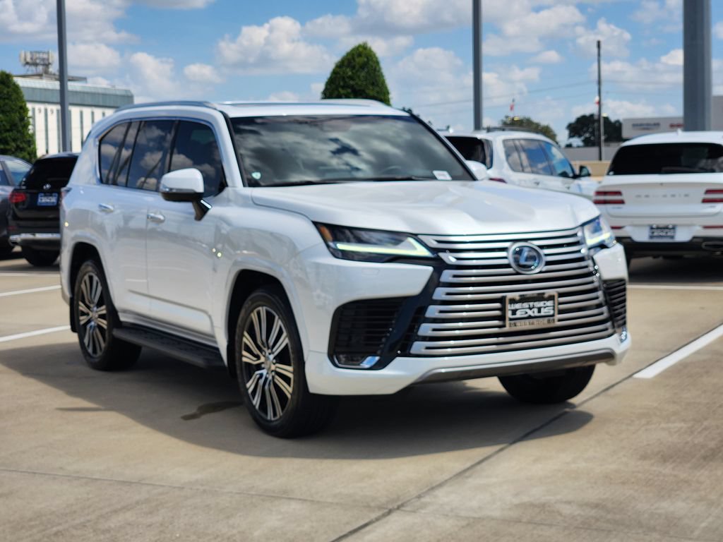 Used 2023 Lexus LX 600 4WD w/ Luxury Package image 3