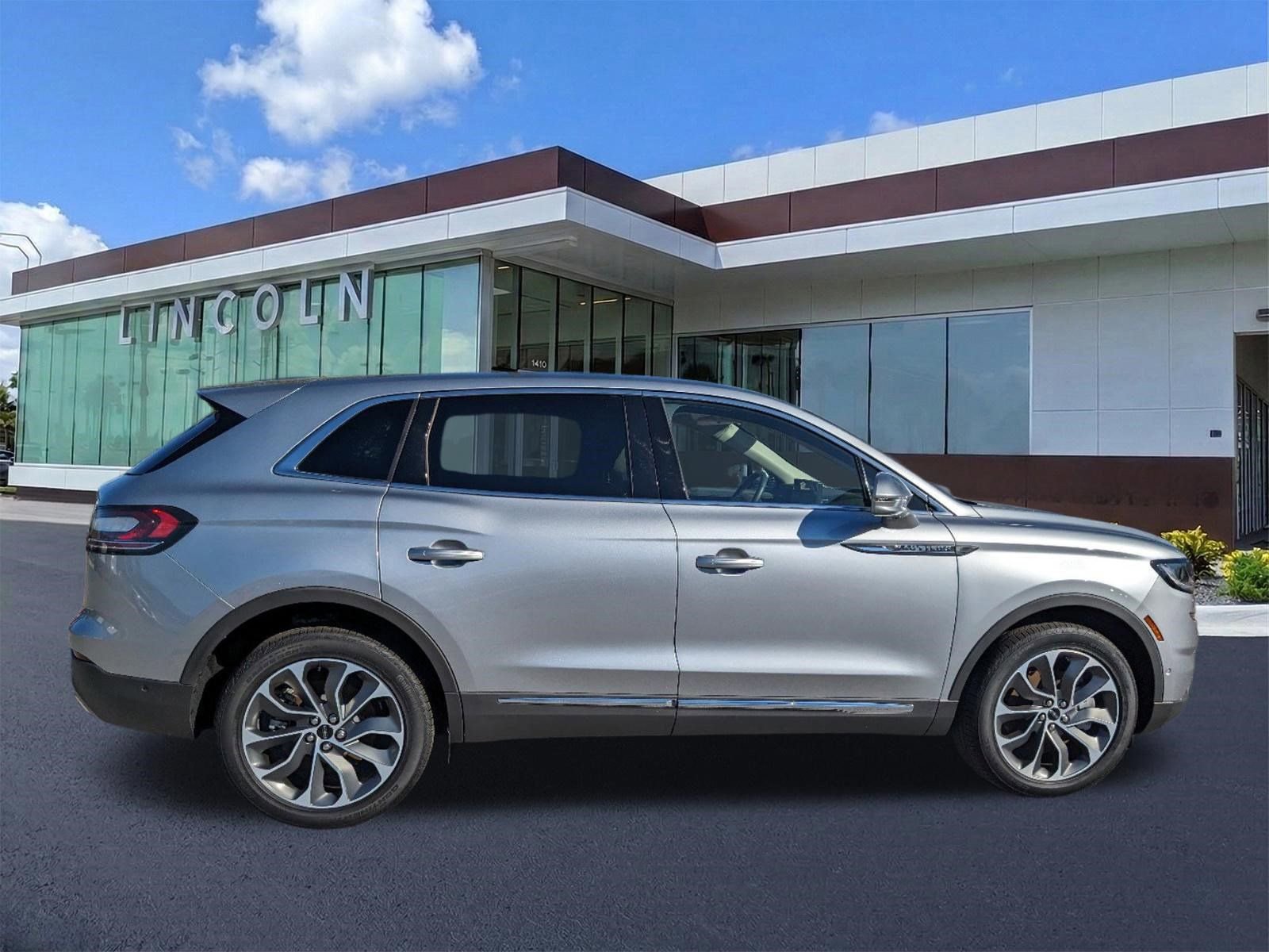 Certified 2023 Lincoln Nautilus Reserve w/ Equipment Group 201A image 4