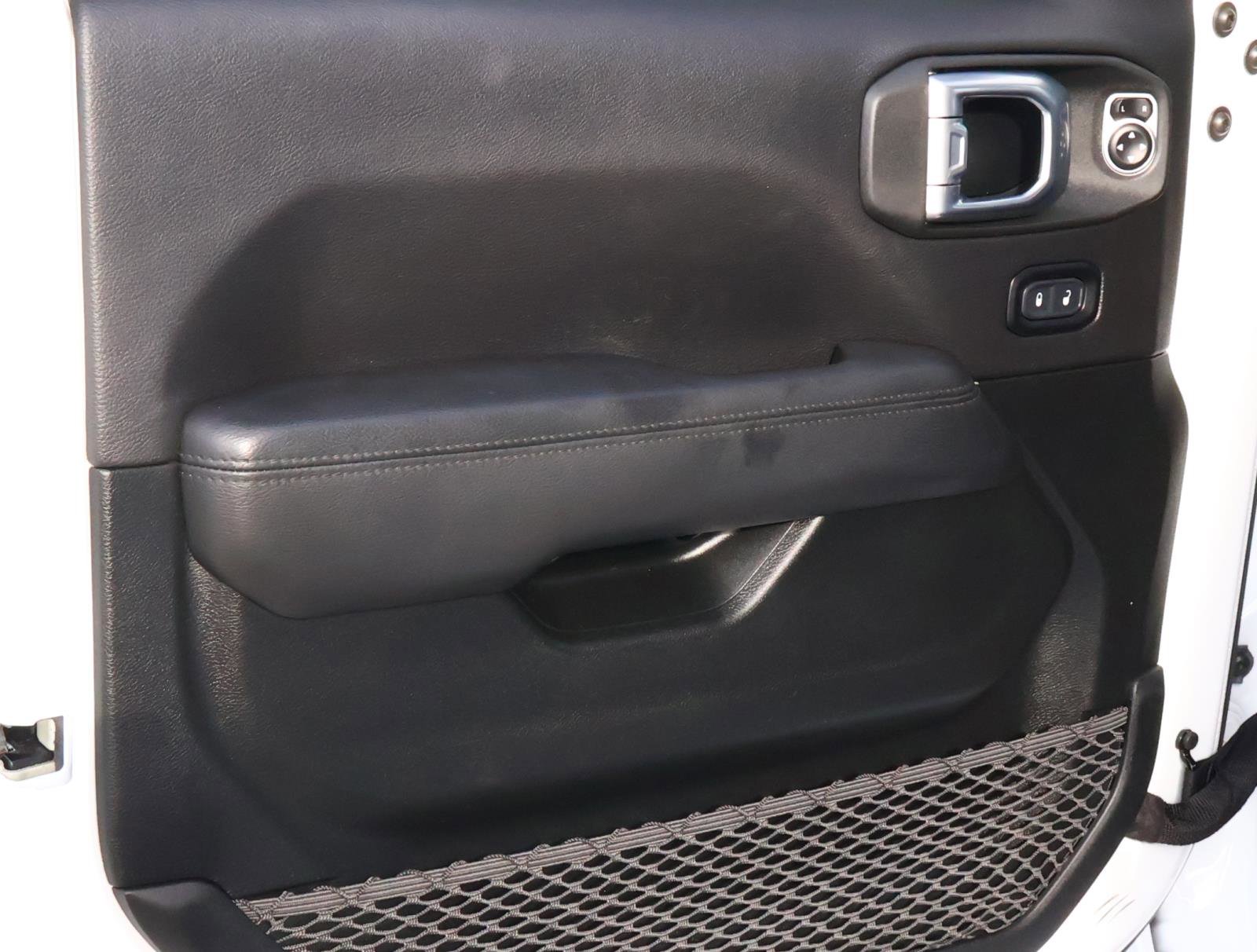 Used 2020 Jeep Wrangler Unlimited Sahara image 15