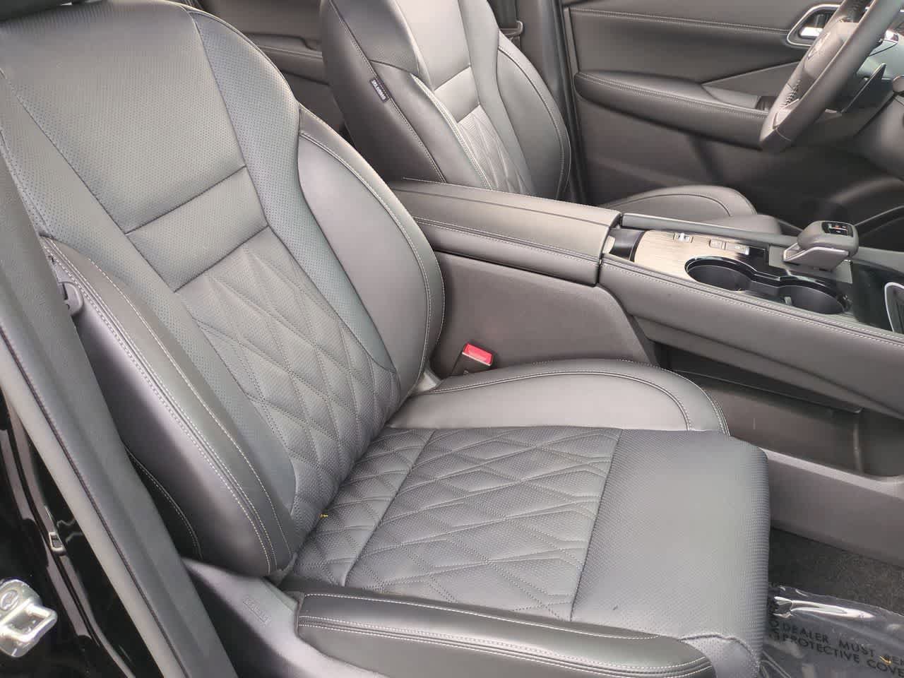 Used 2025 Nissan Rogue Platinum FWD image 23