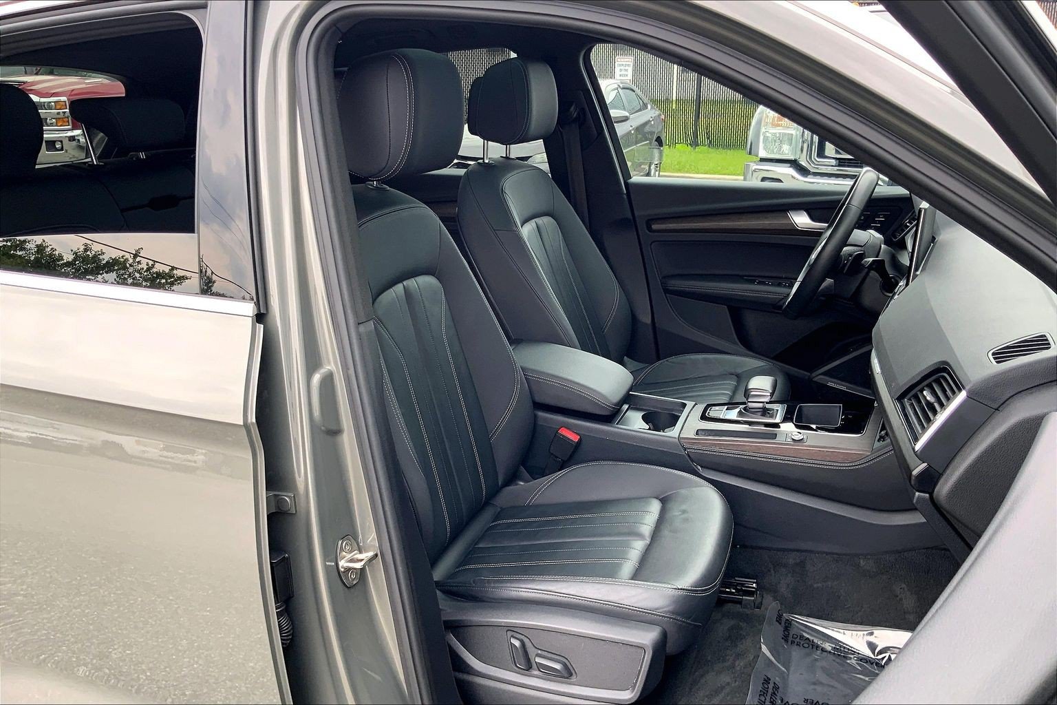 Used 2023 Audi Q5 2.0T Premium Plus w/ Premium Plus Package AWD/4WD image 9