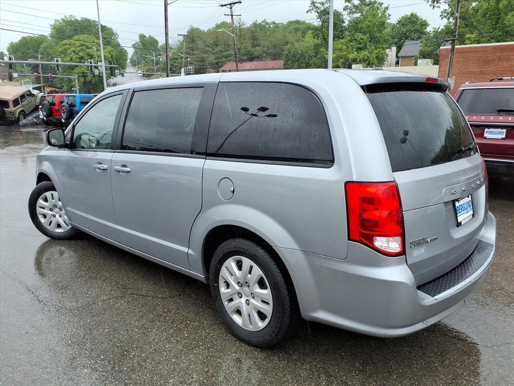 Used 2018 Dodge Grand Caravan SE w/ UConnect Hands-Free Group FWD image 6