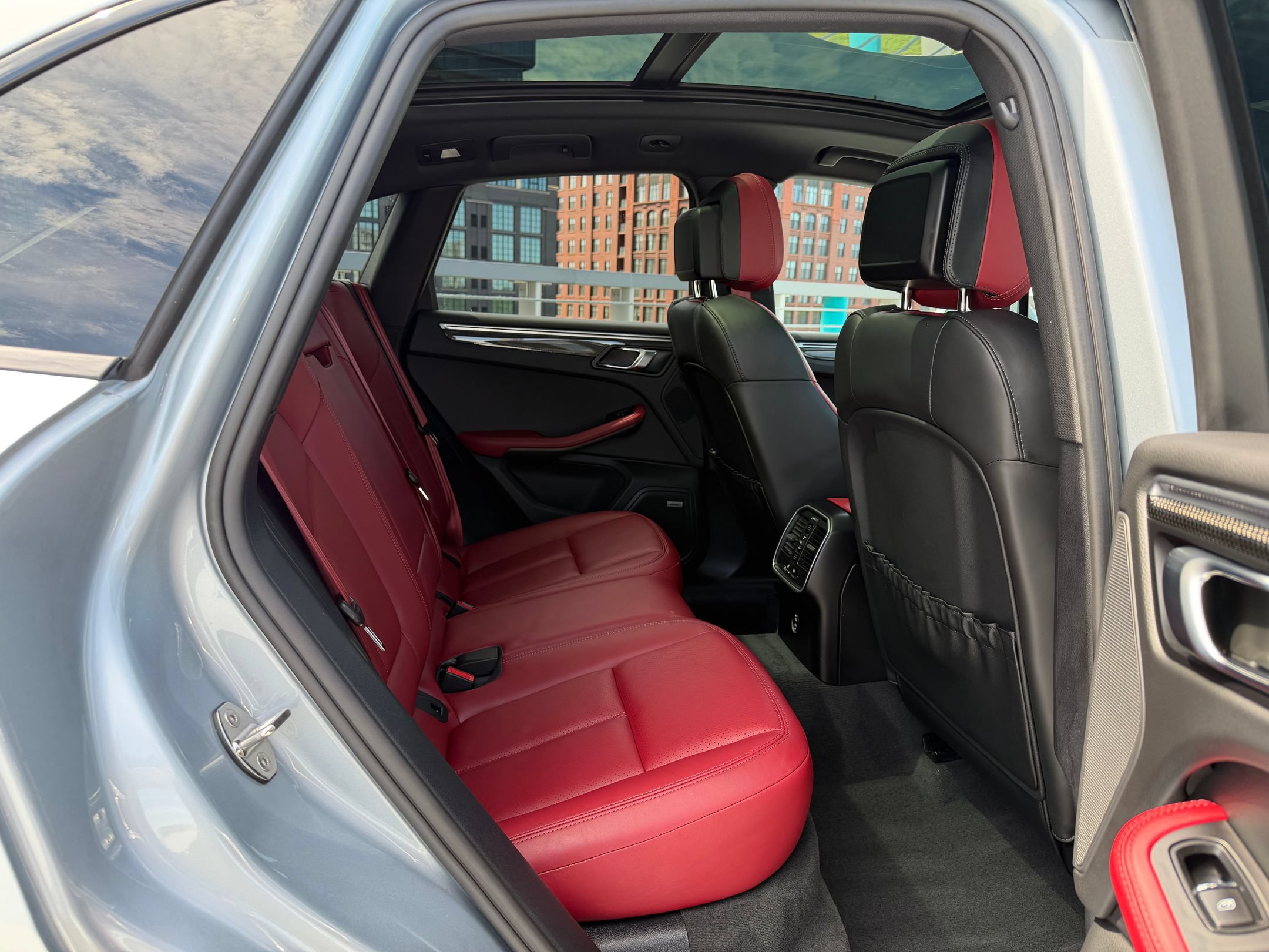 Certified 2022 Porsche Macan GTS w/ Premium Package Plus AWD/4WD image 27