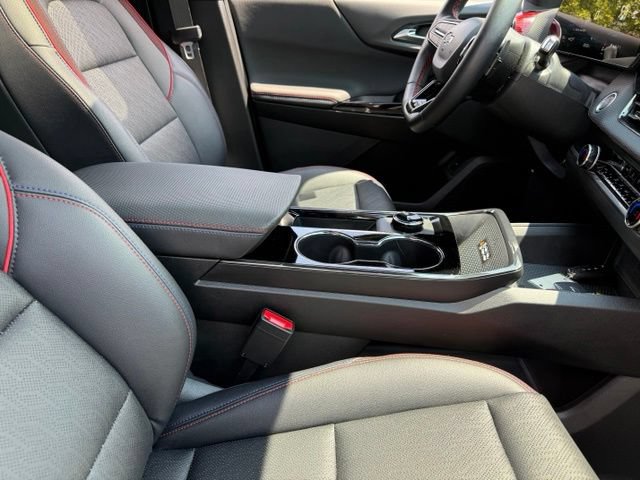 Used 2025 Chevrolet Equinox RS w/ Safety and Technology Package AWD/4WD image 31