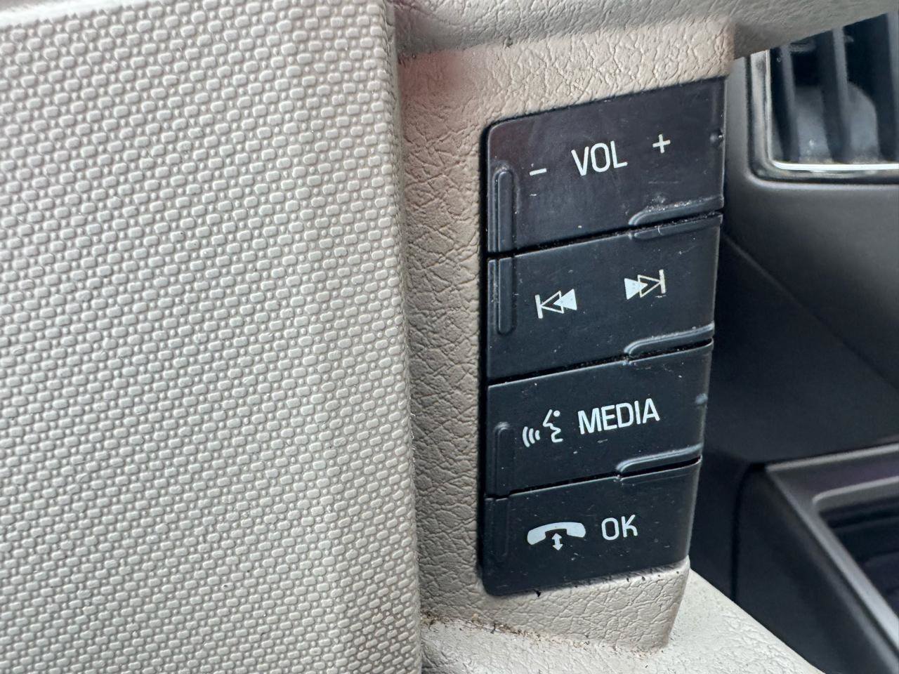 Used 2010 Ford Edge Limited FWD image 19