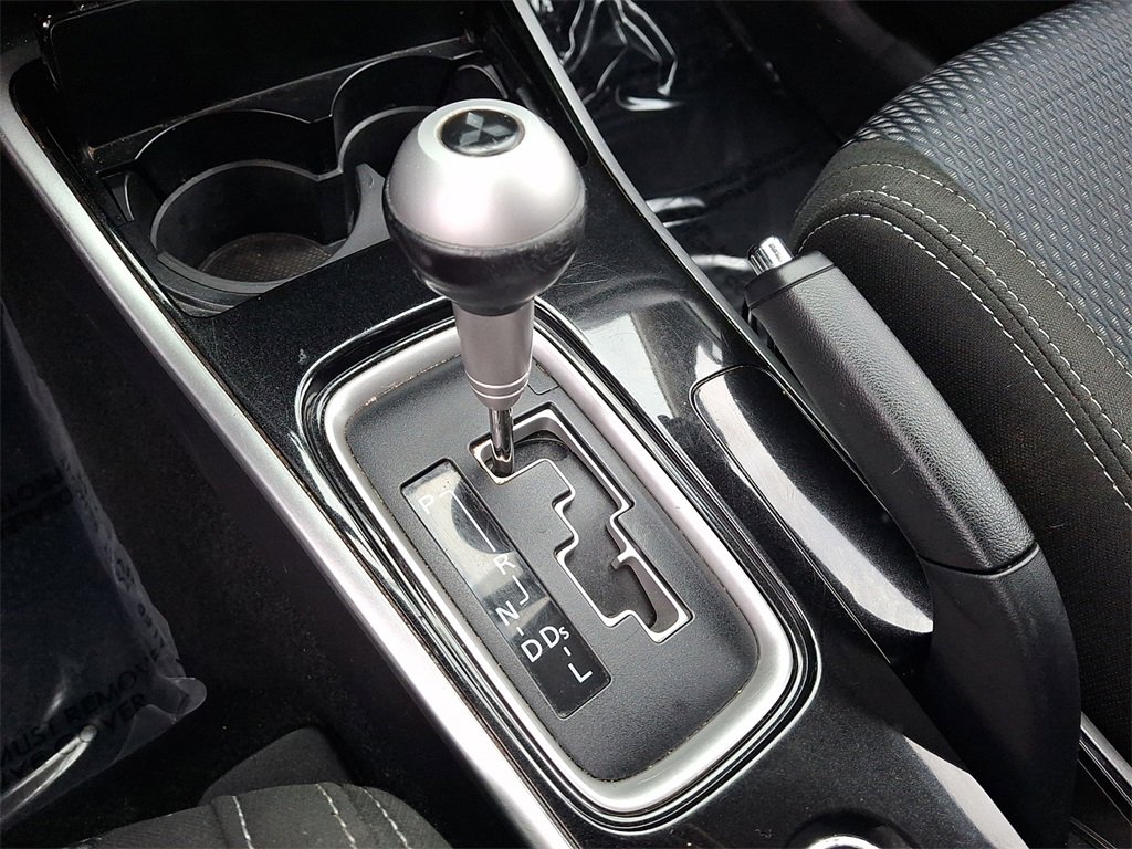 Used 2018 Mitsubishi Outlander SE image 14