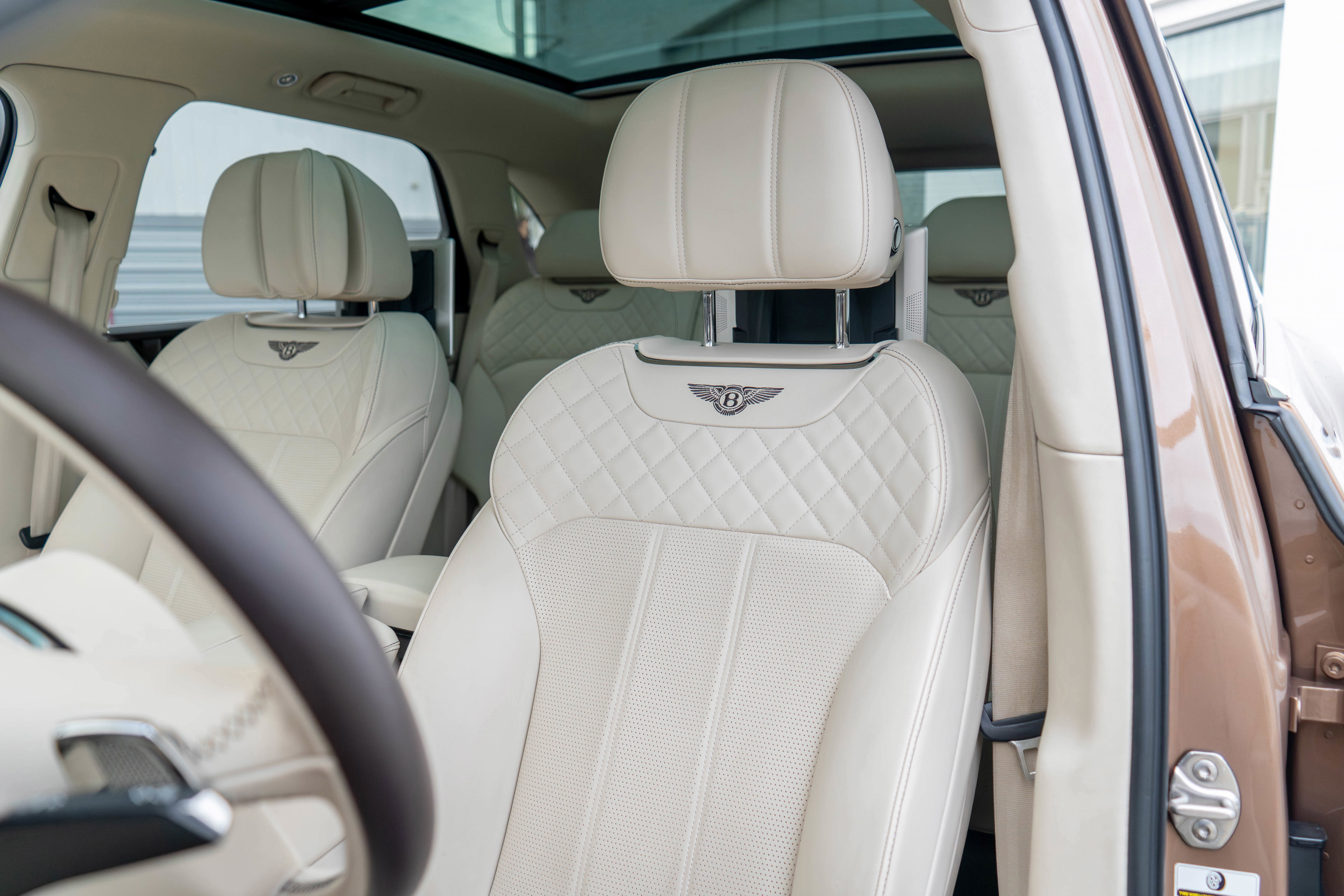 Used 2017 Bentley Bentayga image 9