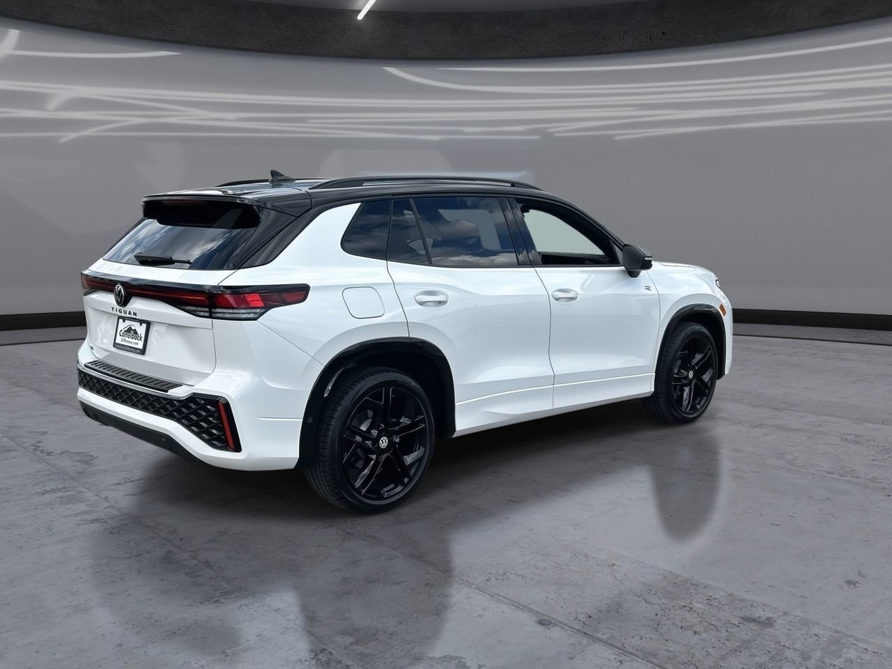 New 2026 Volkswagen Tiguan SE R-Line FWD image 5