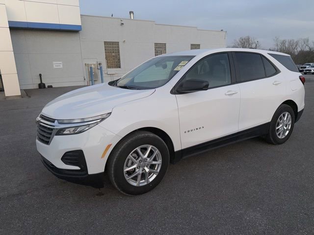 Used 2024 Chevrolet Equinox LS w/ LS Convenience Package image 2