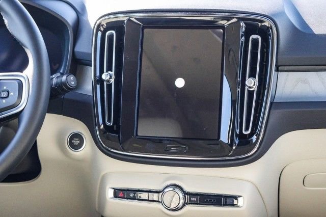 New 2026 Volvo XC40 B5 Plus w/ Protection Package Premier image 23