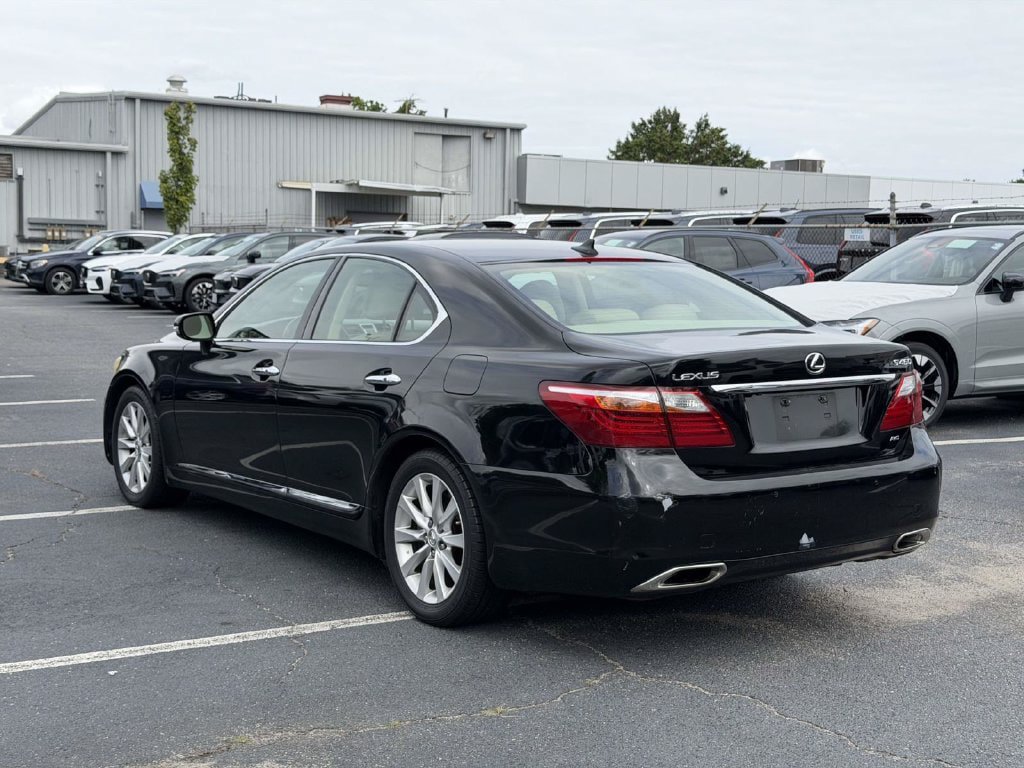 Used 2011 Lexus LS 460 AWD w/ Comfort Pkg image 3