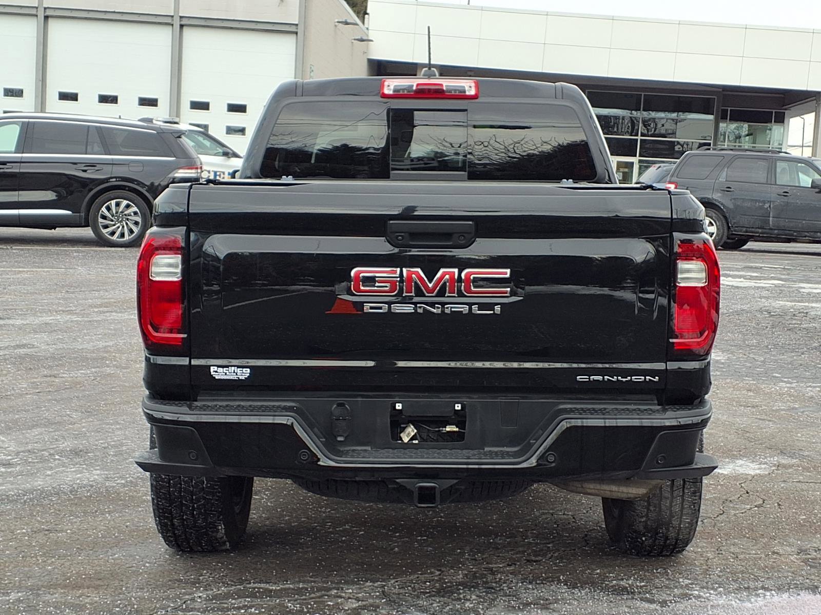 Used 2023 GMC Canyon Denali image 4