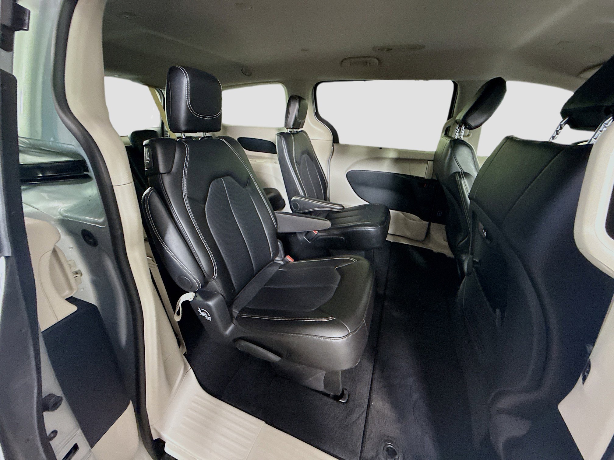 Used 2024 Chrysler Pacifica Touring-L image 26