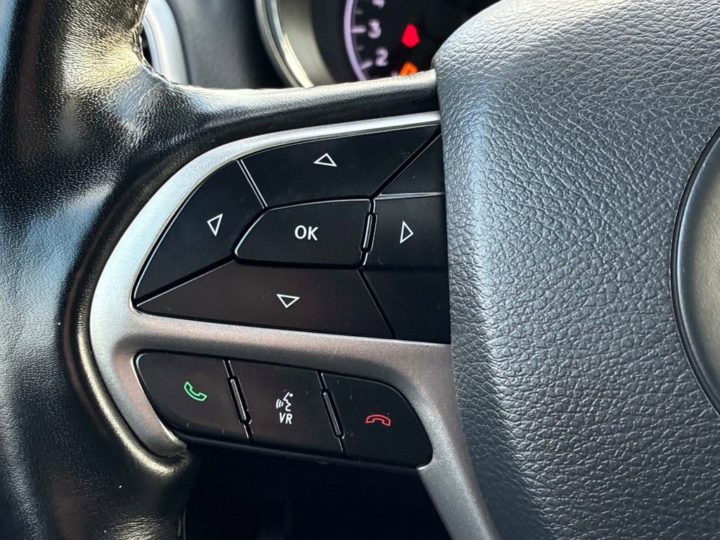 Certified 2022 Jeep Grand Cherokee Laredo X image 24