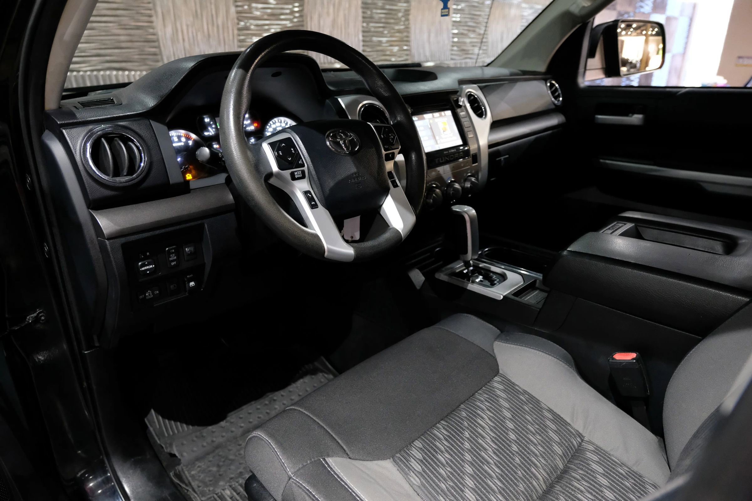 Used 2019 Toyota Tundra SR5 w/ SR5 Upgrade Package AWD/4WD image 3