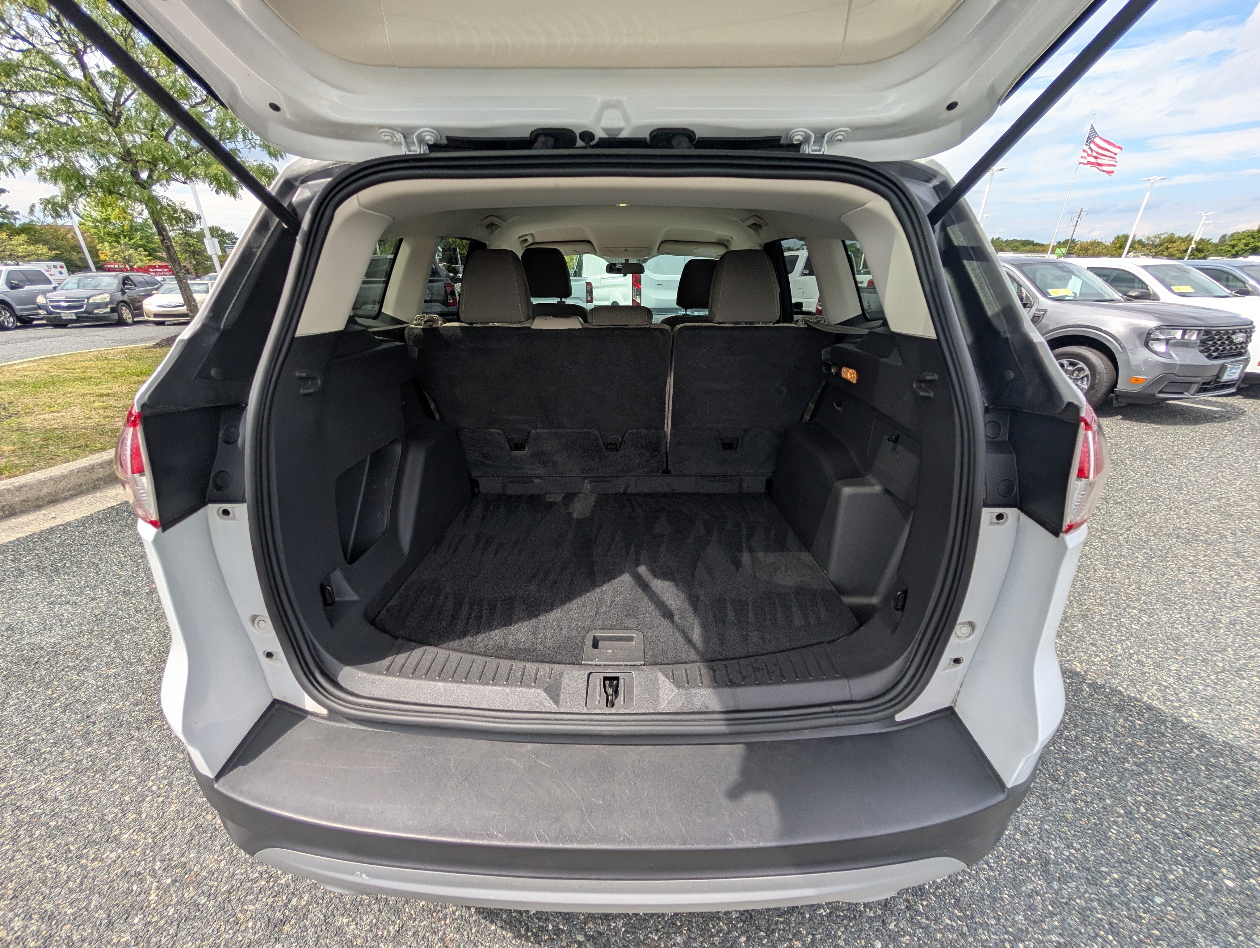 Used 2015 Ford Escape SE FWD image 12