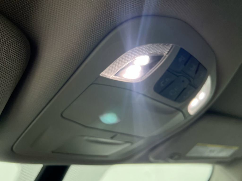 Used 2024 Chrysler Pacifica Touring-L FWD image 18