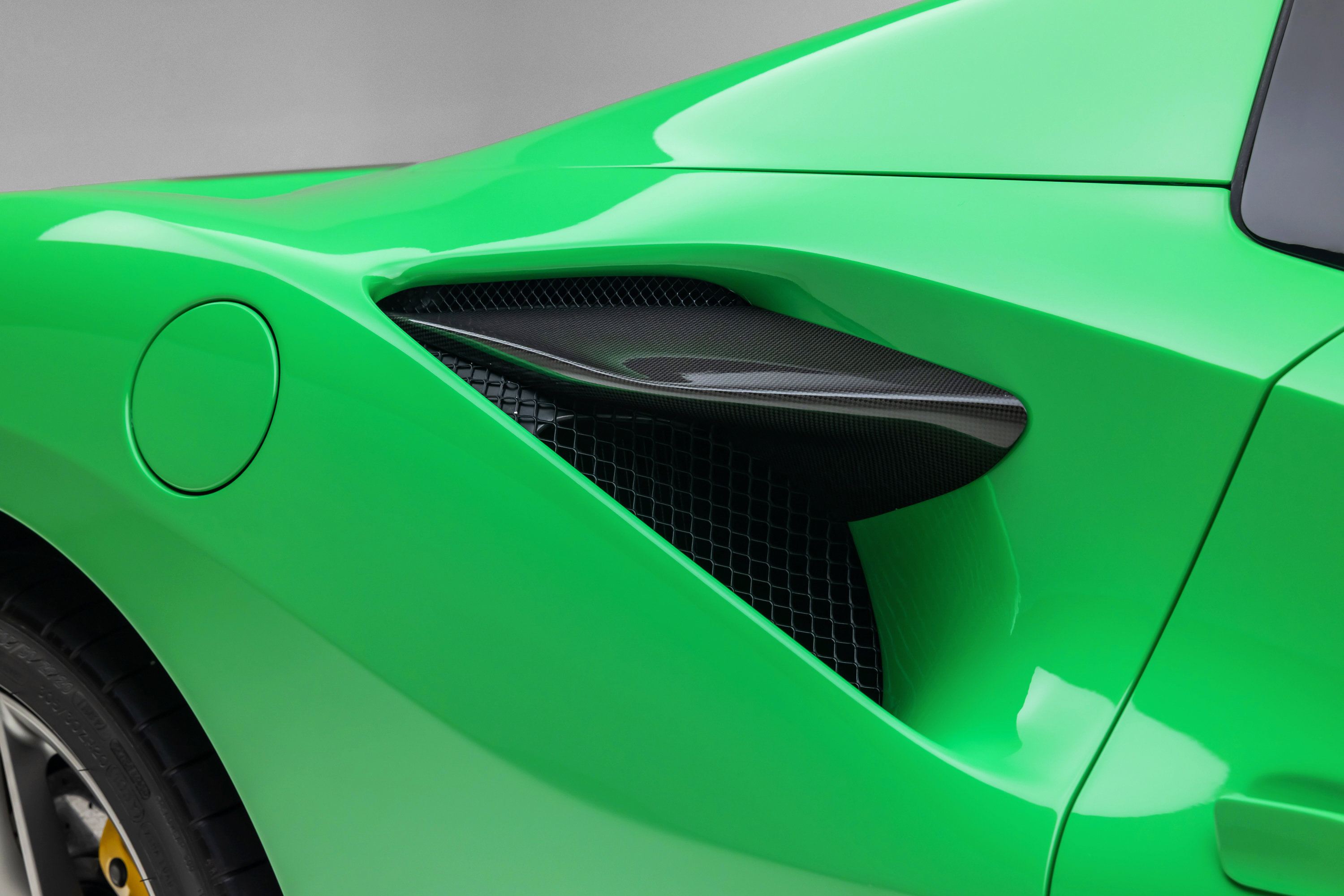 Certified 2023 Ferrari F8 Tributo RWD image 25