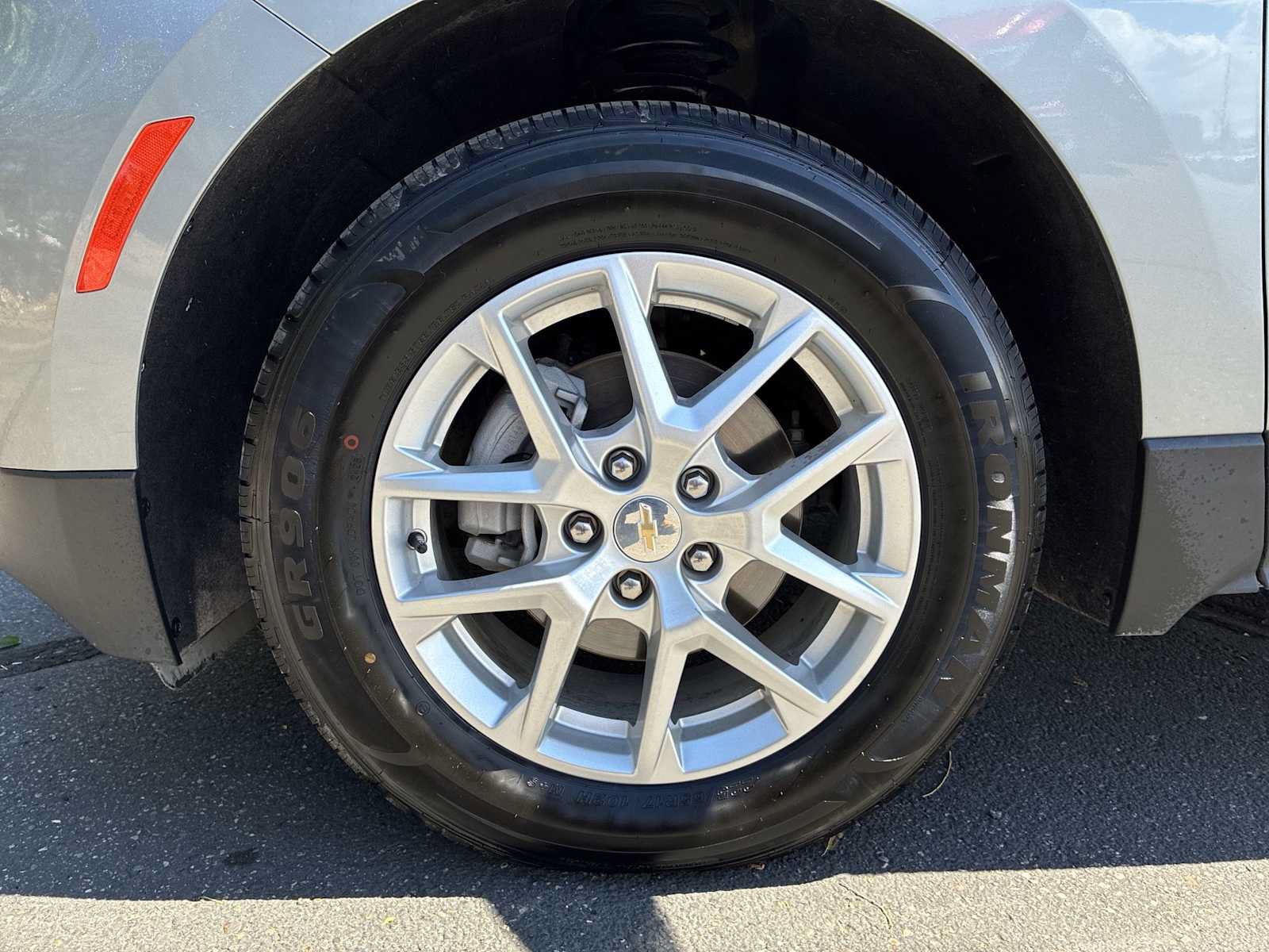 Used 2024 Chevrolet Equinox LT AWD/4WD image 18