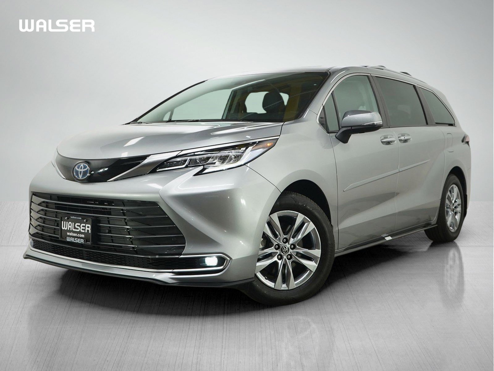 Used 2024 Toyota Sienna Limited AWD/4WD image 1