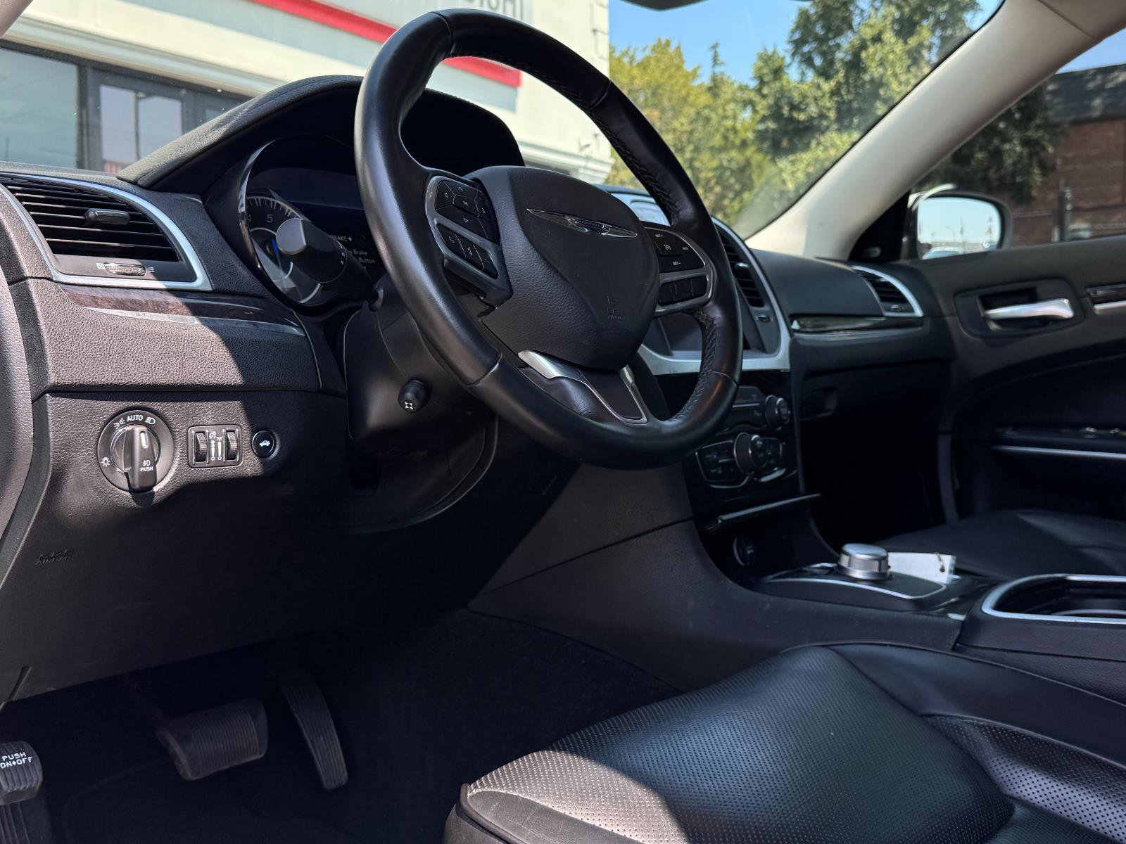 Used 2022 Chrysler 300 Touring L w/ Comfort Group image 15