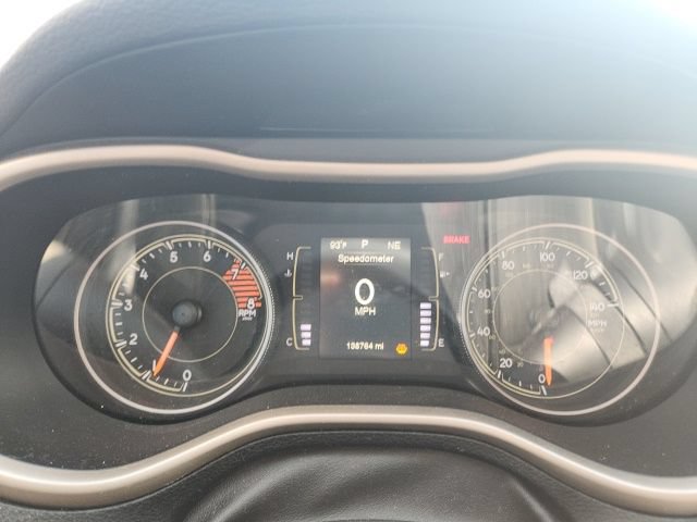 Used 2016 Jeep Cherokee Latitude FWD image 32