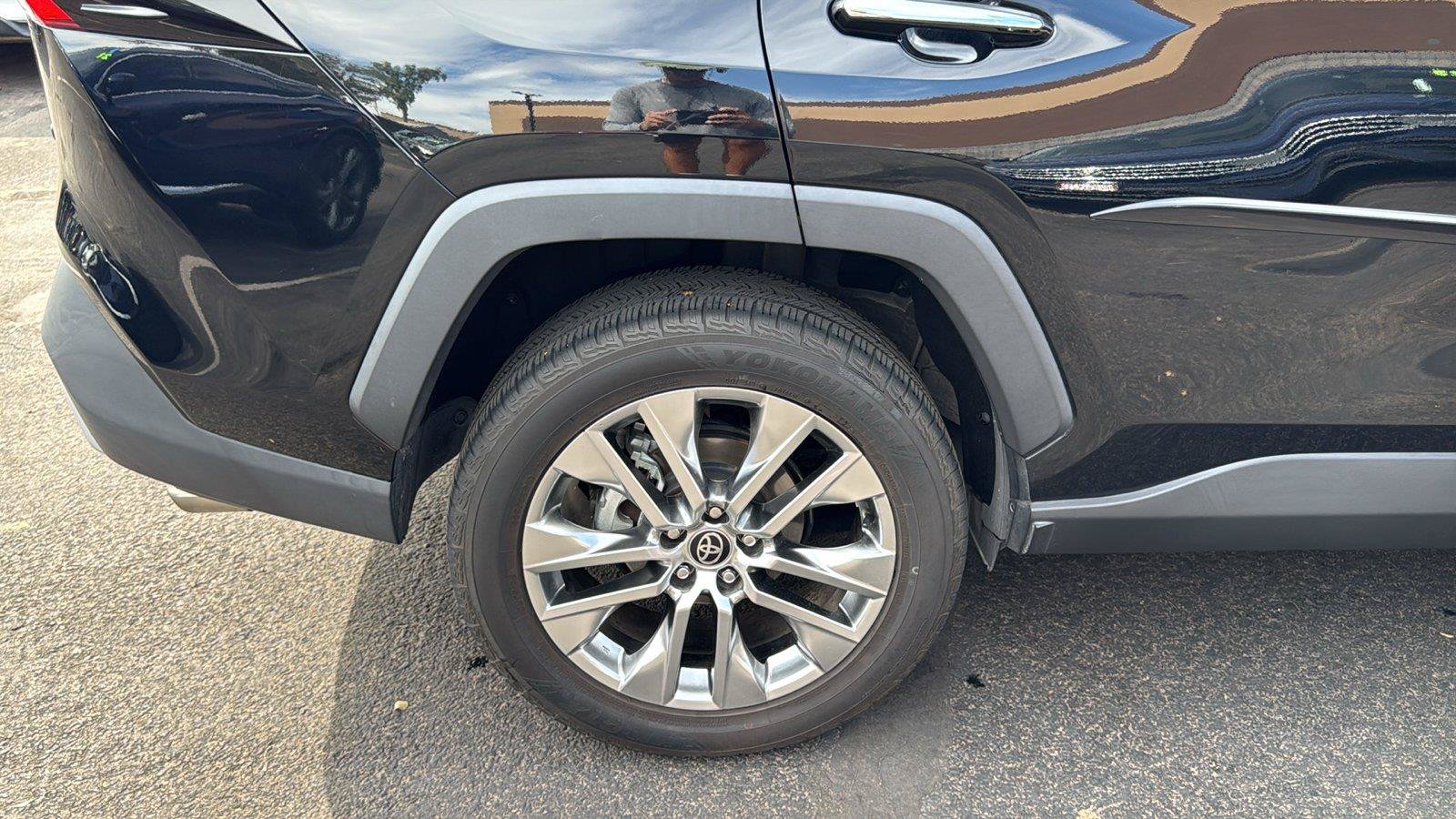 Used 2021 Toyota RAV4 Limited FWD image 6