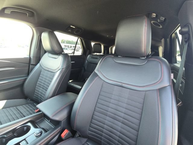 Used 2025 Ford Explorer ST-Line w/ ST-Line Street Pack AWD/4WD image 27