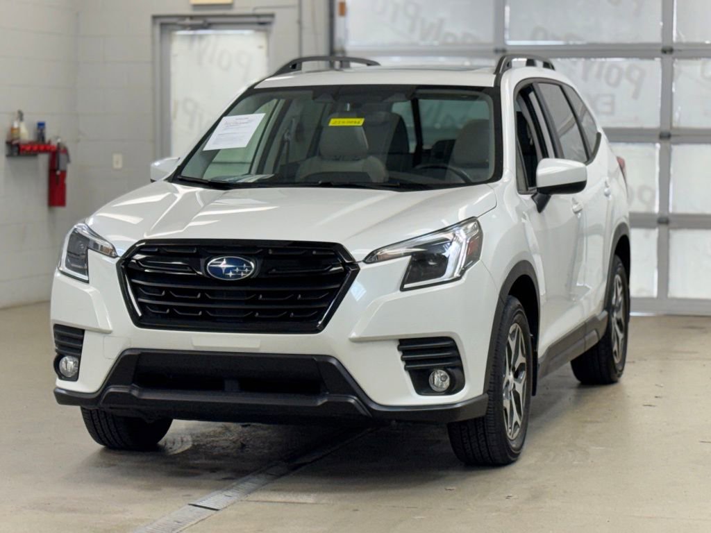 Used 2023 Subaru Forester Premium image 3