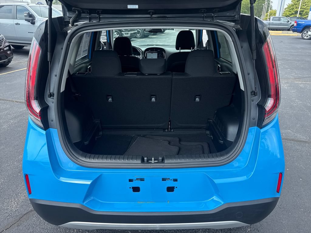Used 2025 Kia Soul S FWD image 12