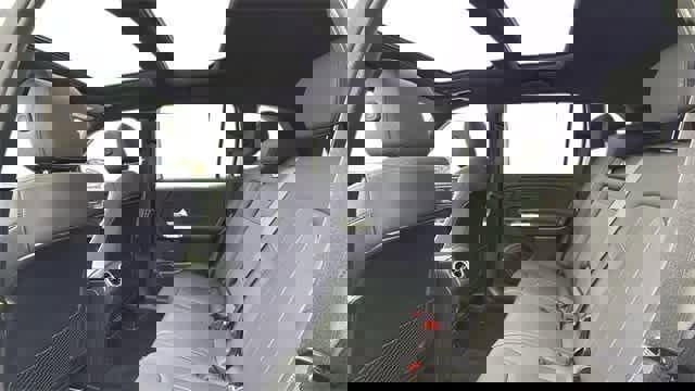 Used 2025 Mercedes-Benz GLB 250 4MATIC image 5