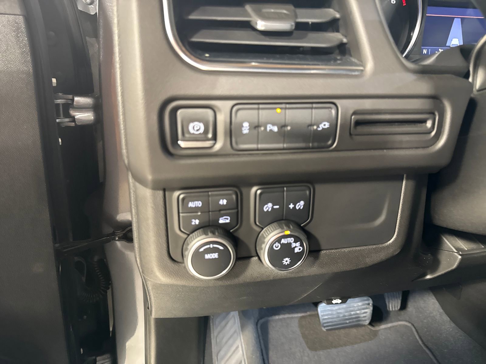 Used 2021 Chevrolet Suburban LS AWD/4WD image 18