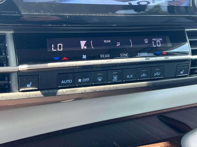 Certified 2022 Toyota Sienna XLE FWD image 35