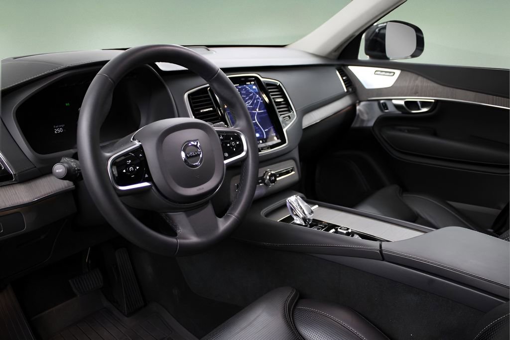 Used 2023 Volvo XC90 B6 Ultimate w/ Lounge Package image 9