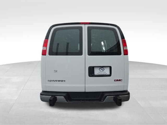 Used 2025 GMC Savana 2500 w/ Driver Convenience Package RWD image 4