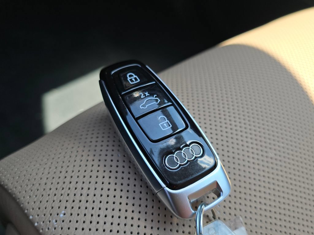 Certified 2025 Audi Q8 Prestige AWD/4WD image 35