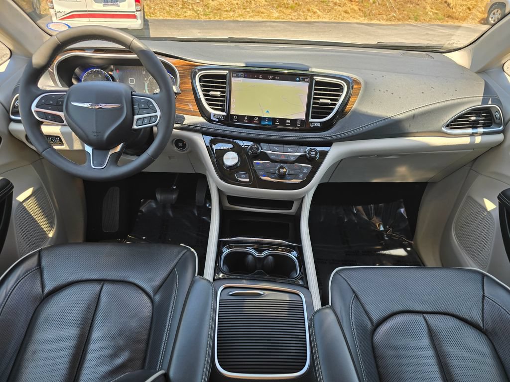 Used 2024 Chrysler Pacifica Limited FWD image 5