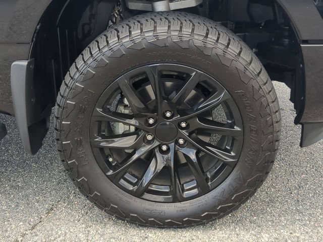 Used 2023 Nissan Titan SV w/ SV Convenience Package RWD image 10