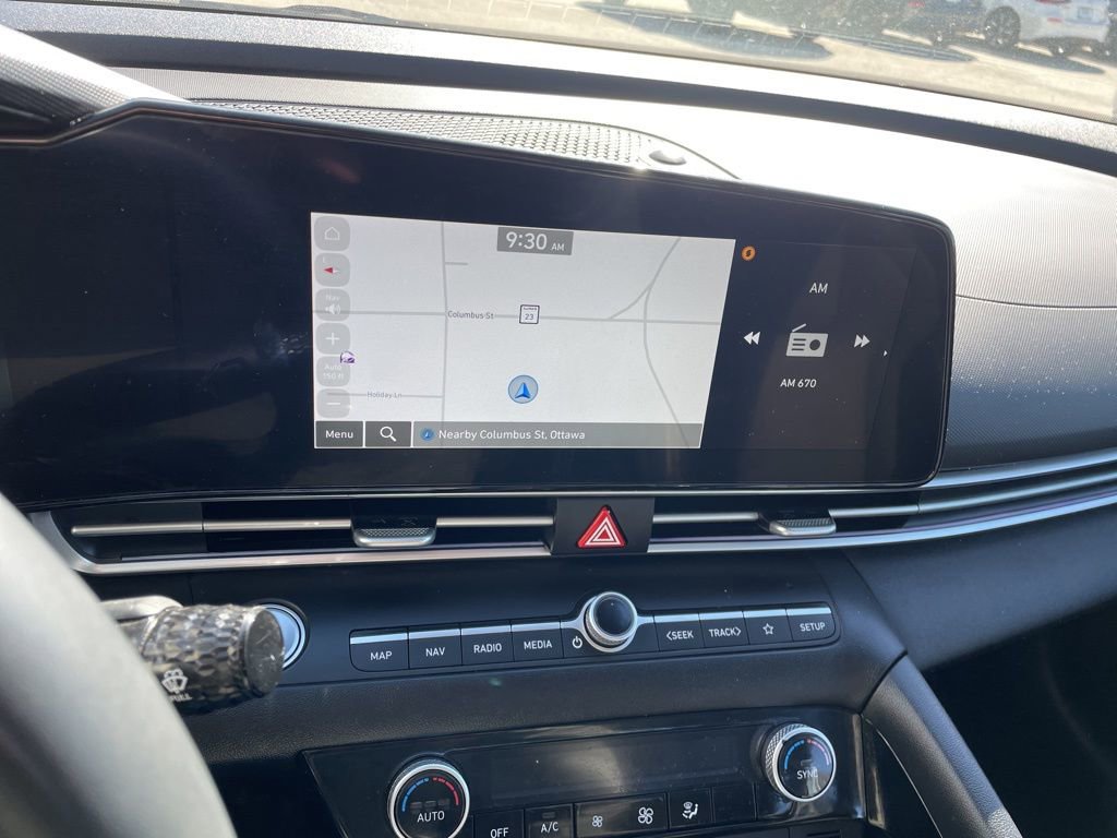 Used 2025 Hyundai Elantra Limited image 21