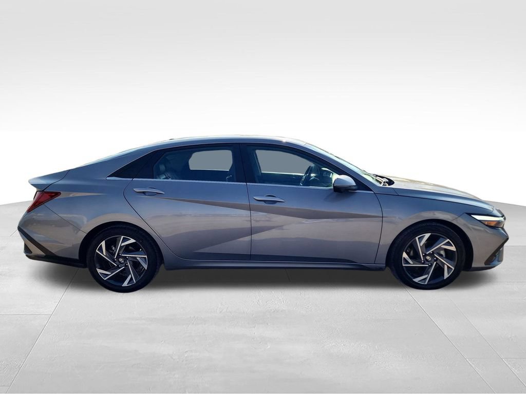 Used 2024 Hyundai Elantra Limited FWD image 9
