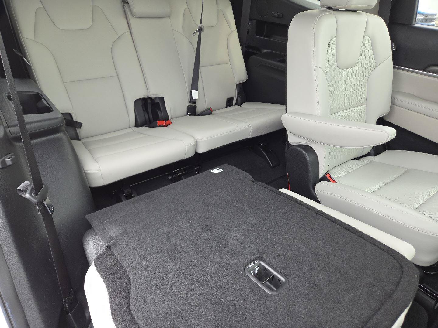 Used 2025 Kia Telluride S FWD image 21